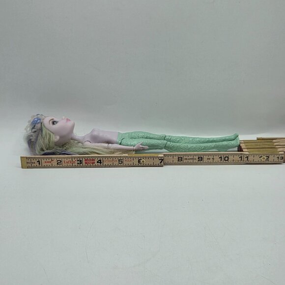 Mattel Ever After High Epic Winter Crystal Winter Girl Doll - Picture 4 of 6